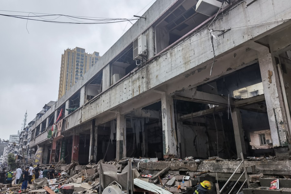 Bei einer Gasexplosion in der zentralchinesischen Provinz Hubei sind staatlichen Medien zufolge am Sonntagmorgen mehrere Menschen getötet und zahlreiche schwer verletzt worden.