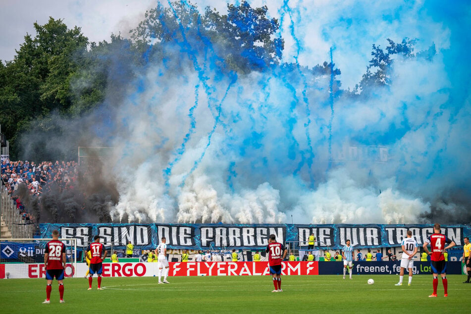 Der HSV wurde aufgrund der gezündeten Pyrotechnik seiner Fans zu einer Geldstrafe verurteilt.