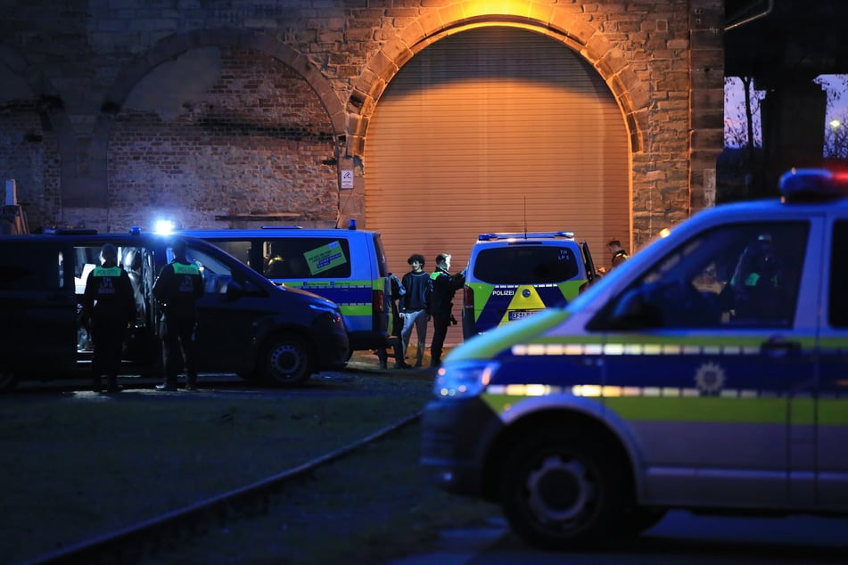 Die Polizei war mit einem Großaufgebot vor Ort.