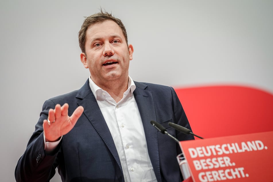 SPD-Parteichef Lars Klingbeil (45) schiebt Abschiebe-Verantwortung auf die Länder ab.