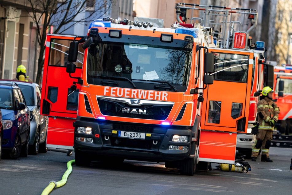 Die Berliner Feuerwehr ist mit rund 70 Einsatzkräften vor Ort. (Symbolfoto)