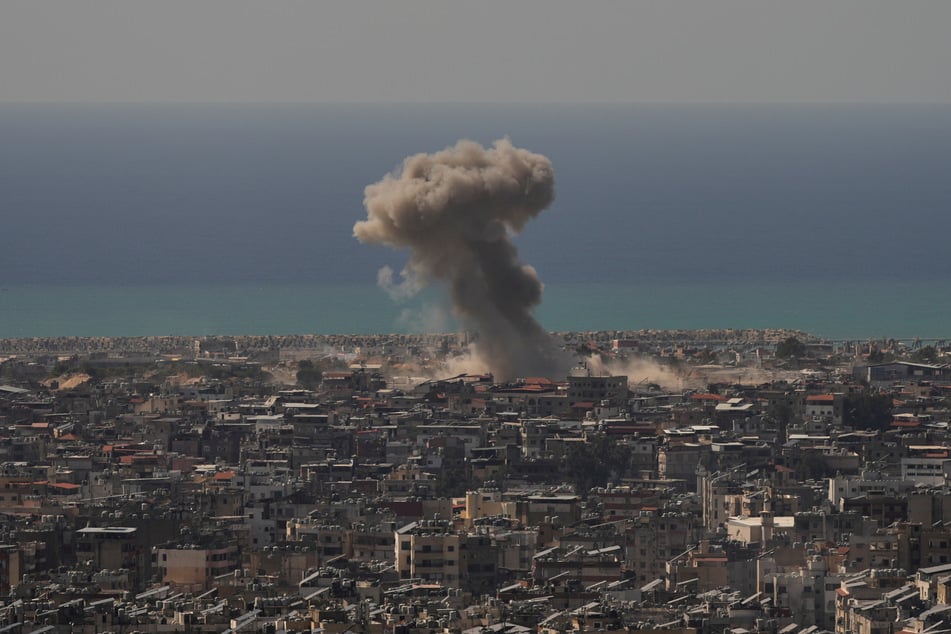 Rauch steigt im April nach einem israelischen Luftangriff in Dahija, einem südlichen Vorort von Beirut, auf. (Archivbild)