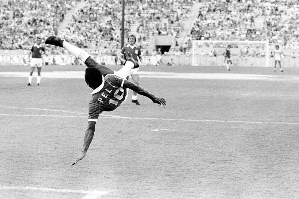 Pelé executing one of his legendary bicycle kicks for the New York Cosmos against the Tampa Bay Rowdies in 1977.