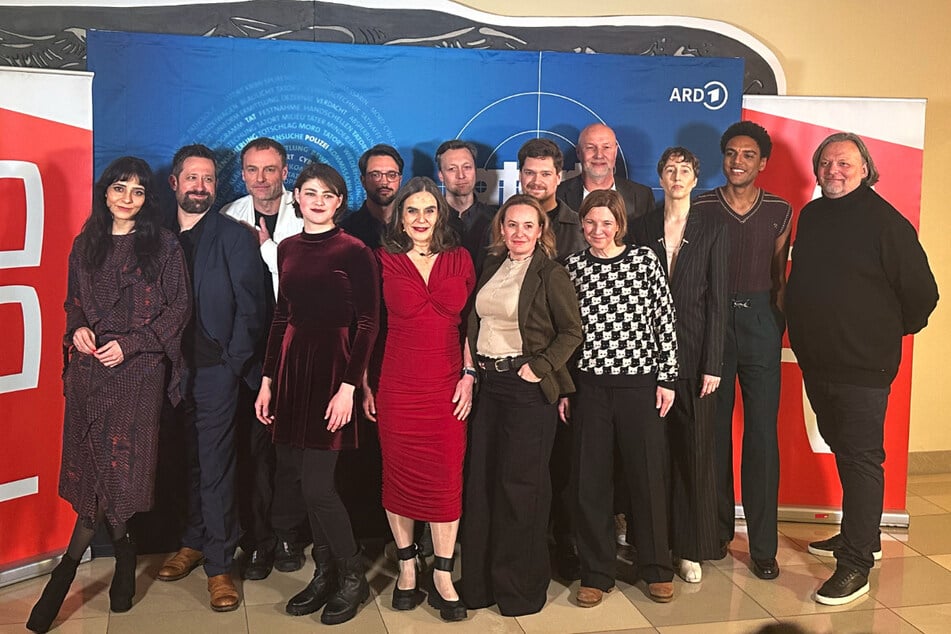 Die Darsteller von "Vier Leben" standen vor der Premiere für ein Foto parat.