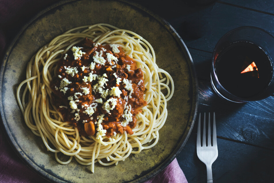 Why the naked pasta? Mix your pasta with the bolognese sauce, don't just put it on top.