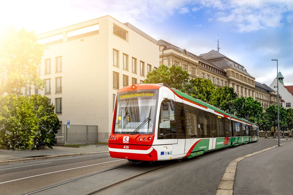 So soll es einmal aussehen: Die Fotomontage zeigt eine Chemnitz-Bahn auf dem geplanten Zentrumsring in der Hartmannstraße.