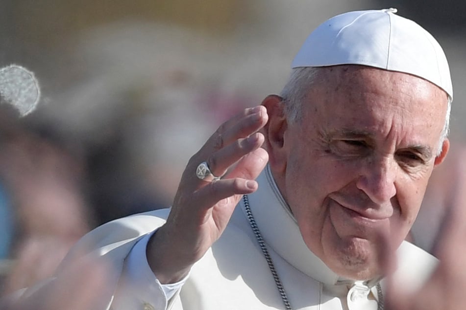 Pope Francis has suspended the use of an oxygen mask, the Vatican said on Wednesday, adding that the 88-year-old's clinical condition was "improving."