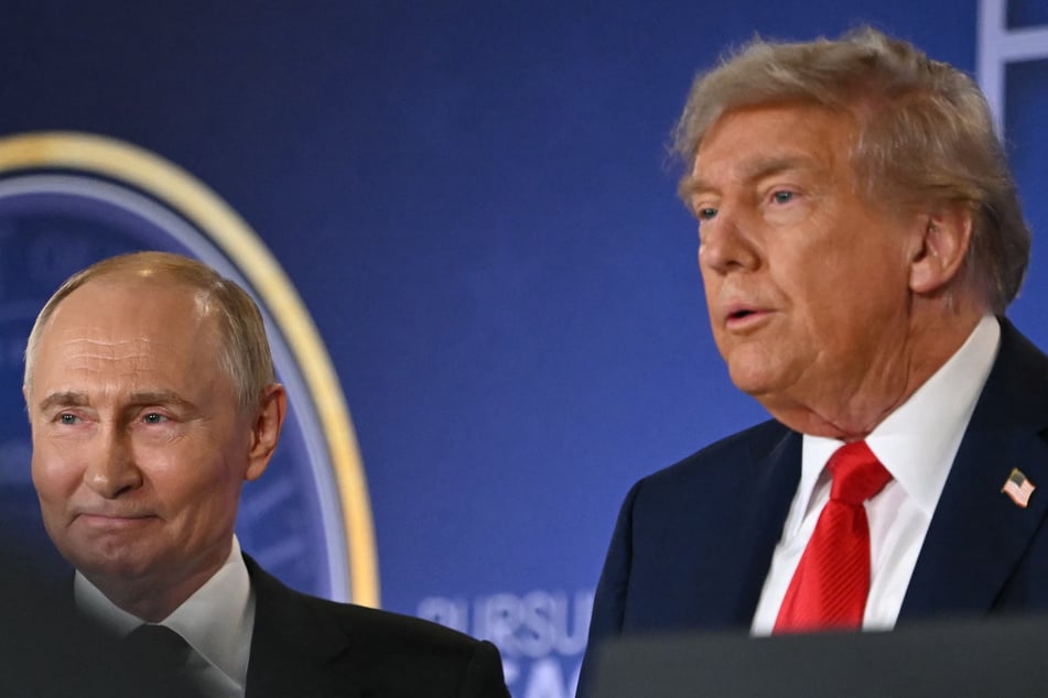US President Donald Trump (r.) and Russian President Vladimir Putin stand together after delivering a joint press conference following a summit at Joint Base Elmendorf-Richardson in Anchorage, Alaska, on August 15, 2025.