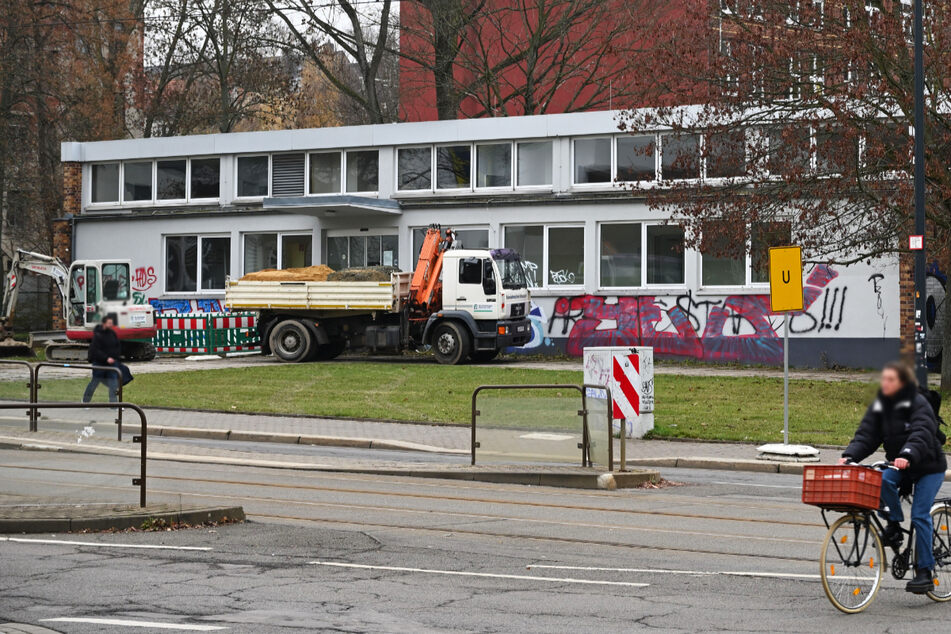 Chemnitz: Einsturzgefahr! Schwimmhalle in Chemnitz-Bernsdorf wird abgerissen