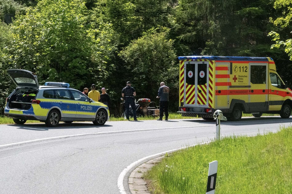Polizei und Rettungsdienst waren nach dem Unfall auf der S132 sofort vor Ort.