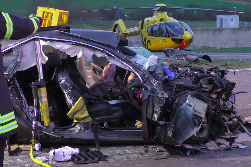 Ein Fahrer war im April 2021 frontal in das Auto einer Frau gekracht, die noch an der Unfallstelle ihren Verletzungen erlag.
