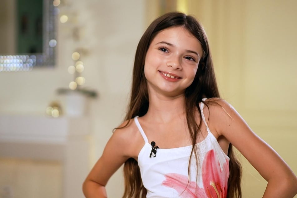 Sophia will Model werden. Das Posieren hat sie schon drauf.