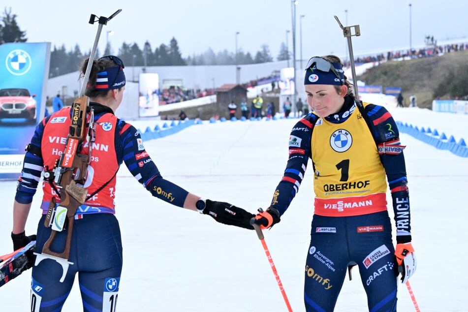 Sportlich ließen sich Julia Simon (l.) und Justine Braisaz-Bouchet (29) vom zwischen ihnen schwelenden Rechtsstreit nie beeinflussen.