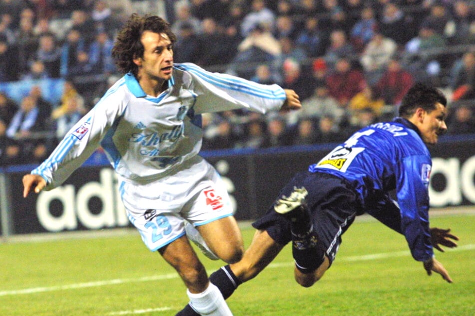 2002 wechselte Alfonso Pérez (heute 51, l.) leihweise vom FC Barcelona zu Olympique Marseille. (Archivfoto)