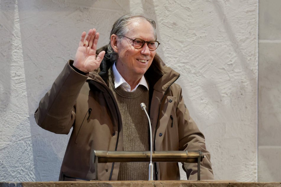 Promi-Schönheitschirurg Werner Mang (75) ruft zu inneren Einkehr, Toleranz, Buße und Frieden auf.