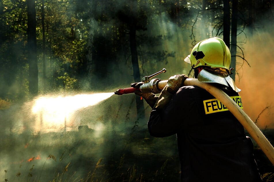 Auch das Löschen kleinflächiger Waldbrände dauert oft Stunden.