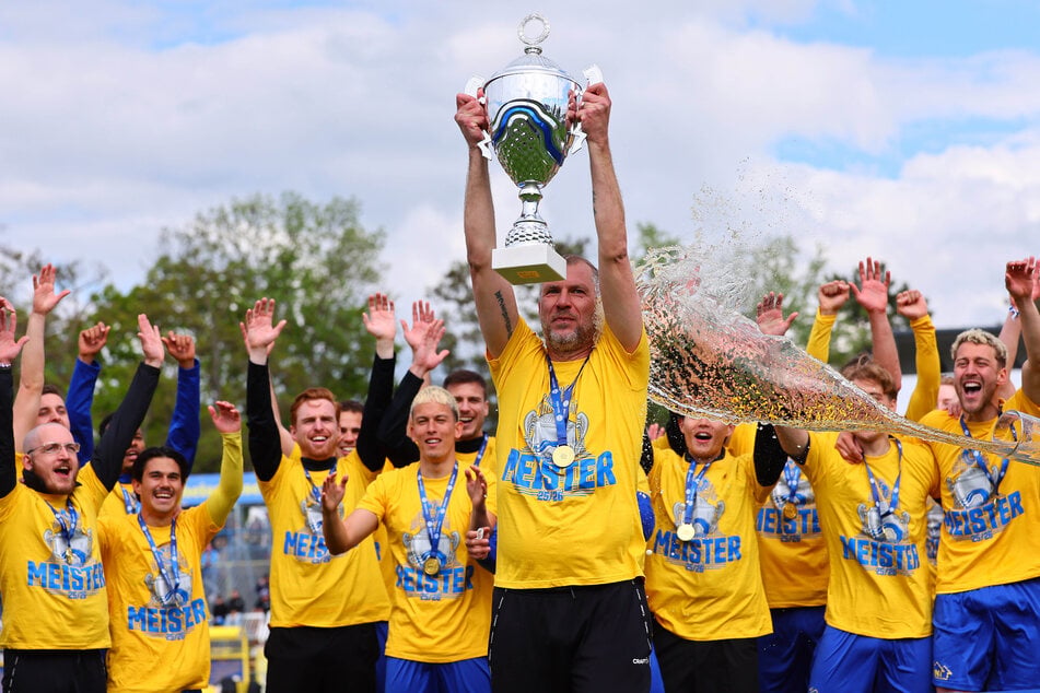 Da ist das Ding! Lok Leipzig ist Meister der Regionalliga Nordost!