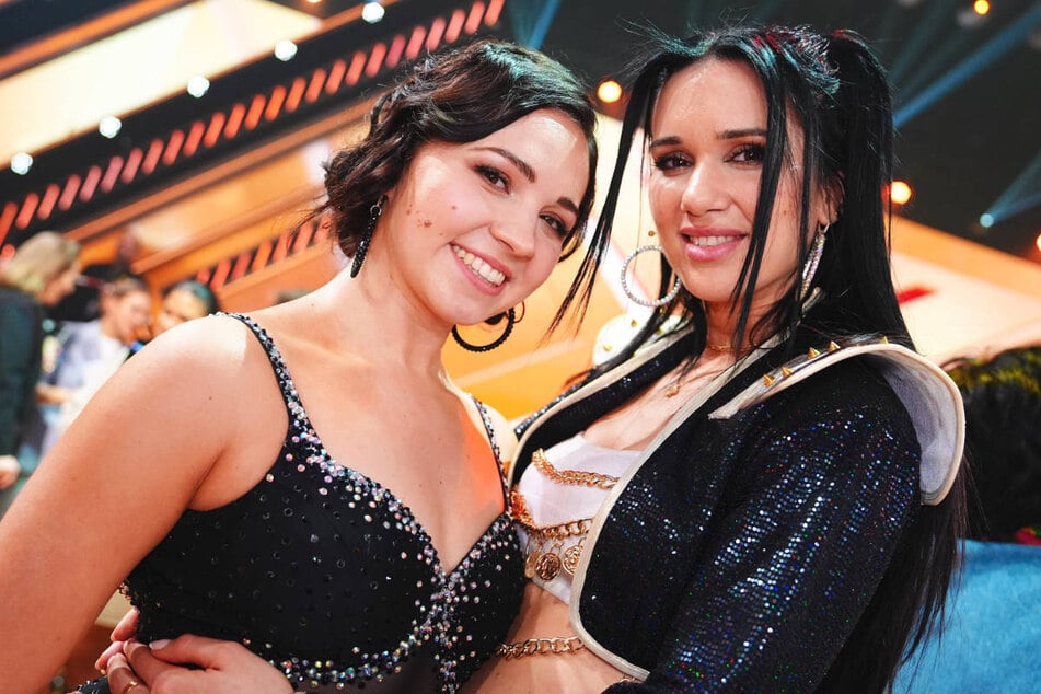 Vanessa Borck (r.) darf im weiteren Verlauf von "Let's Dance" an der Seite von Victoria Sauerwald (24) tanzen.