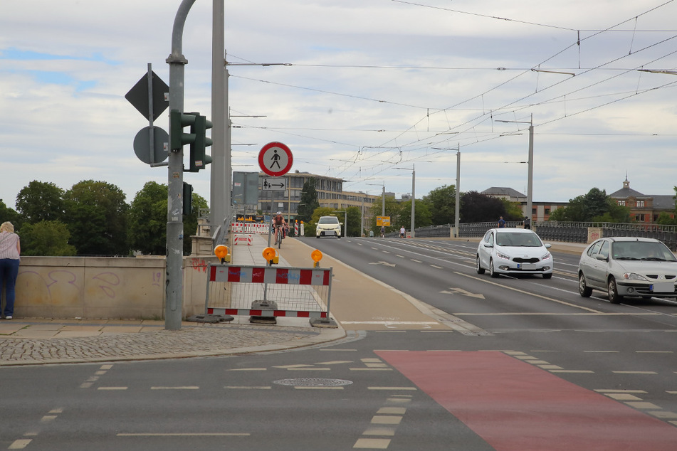 Am Sachsenplatz vor der Albertbrücke hatte der Polizist den Familien-Peugeot gerammt.
