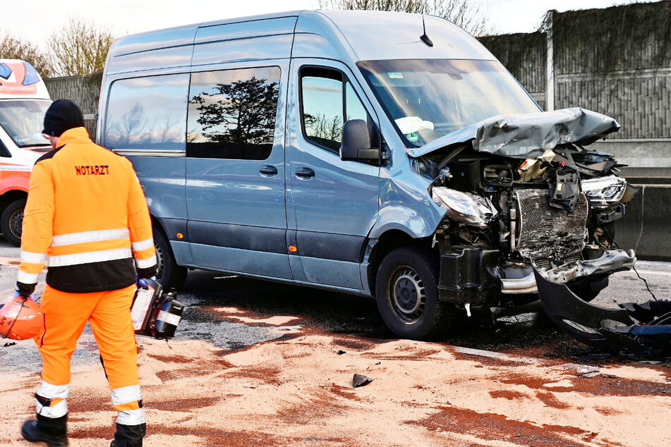 Auf der A5 bei Gießen kam es am Sonntagnachmittag zu einem verhängnisvollen Unfall mit mehreren Verletzten.