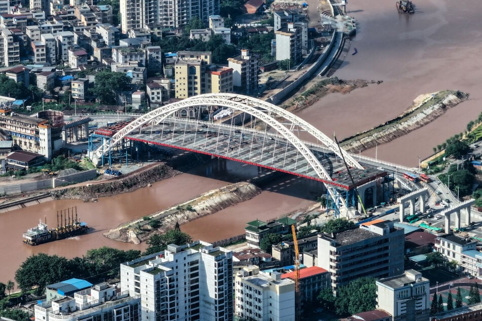 "Symbolträchtiges Projekt unseres Jahrhunderts": China eröffnet riesige Wasserstraße
