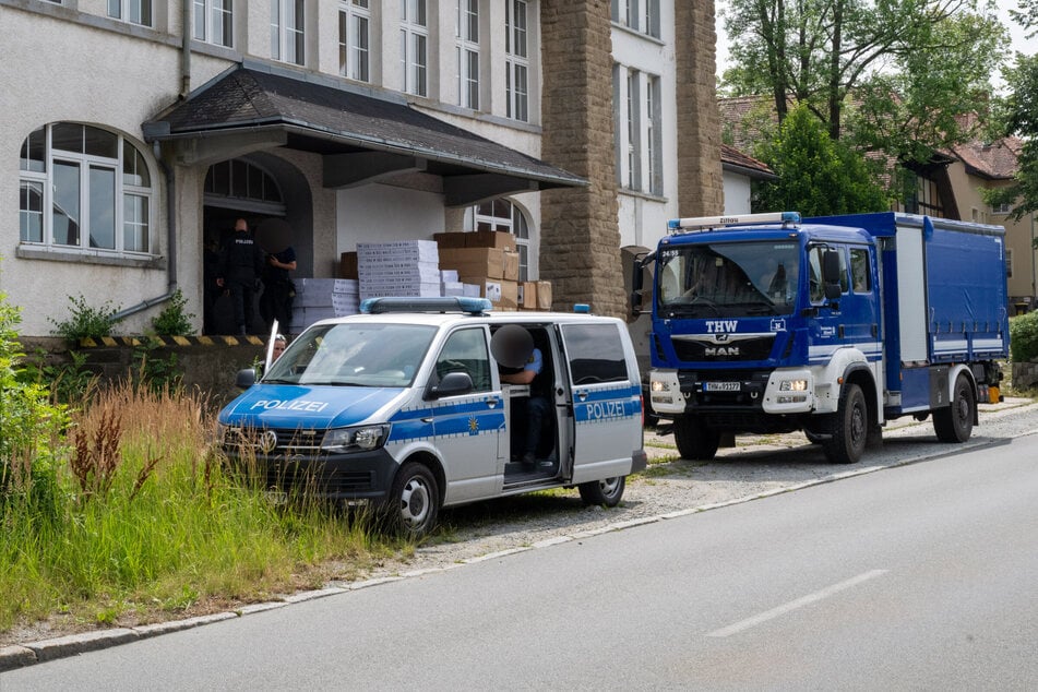Drei Verdächtige wurden vorläufig festgenommen.