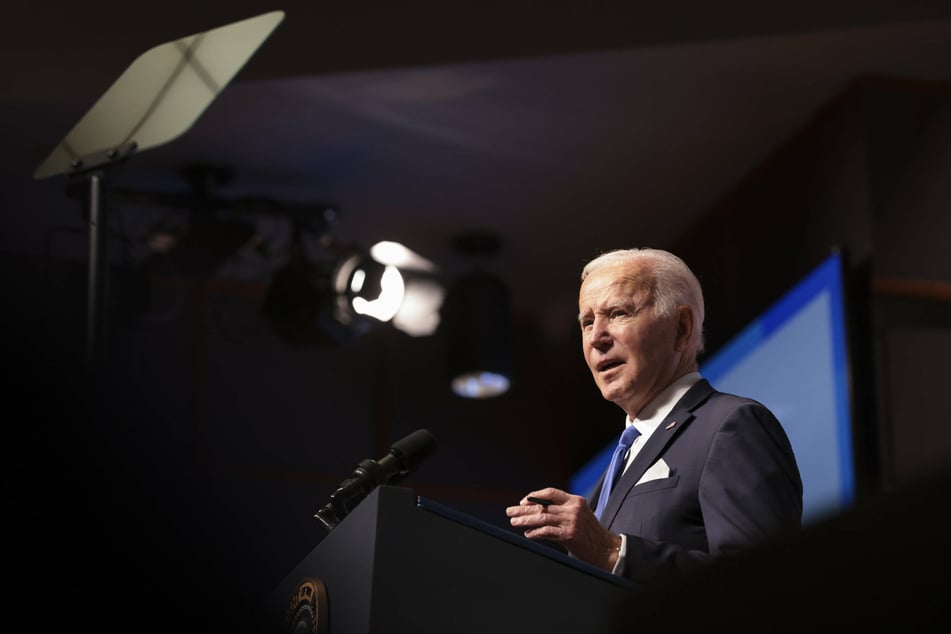 Biden sets out winter roadmap as Covid-19 cases rise again