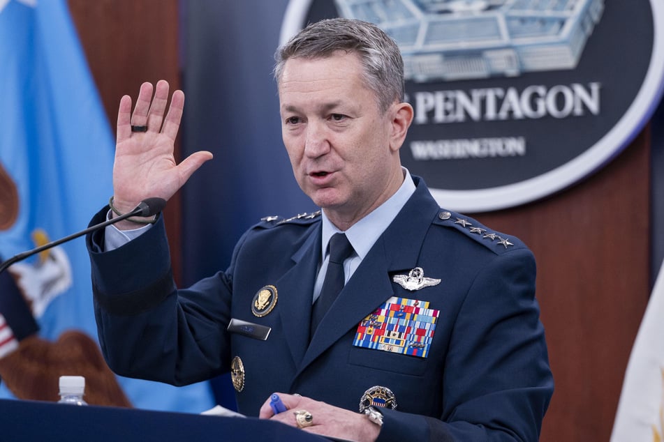 US-Generalstabschef Dan Caine (56) hat sich vor der Presse zum Angriff auf die iranische Uran-Anreicherungsanlage Fordo geäußert.