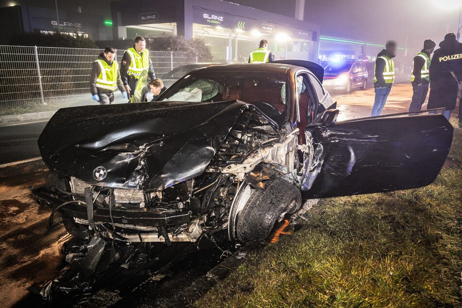 Bei dem Unfall wurde der BMW schwer beschädigt.