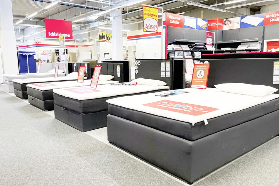 Krass, wie günstig ROLLER am Sonntag (4.10.) gemütliche Boxspringbetten verkauft