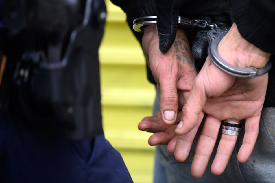 Zwei Männer und eine Frau gingen der Polizei in Düsseldorf ins Netz. (Symbolbild)