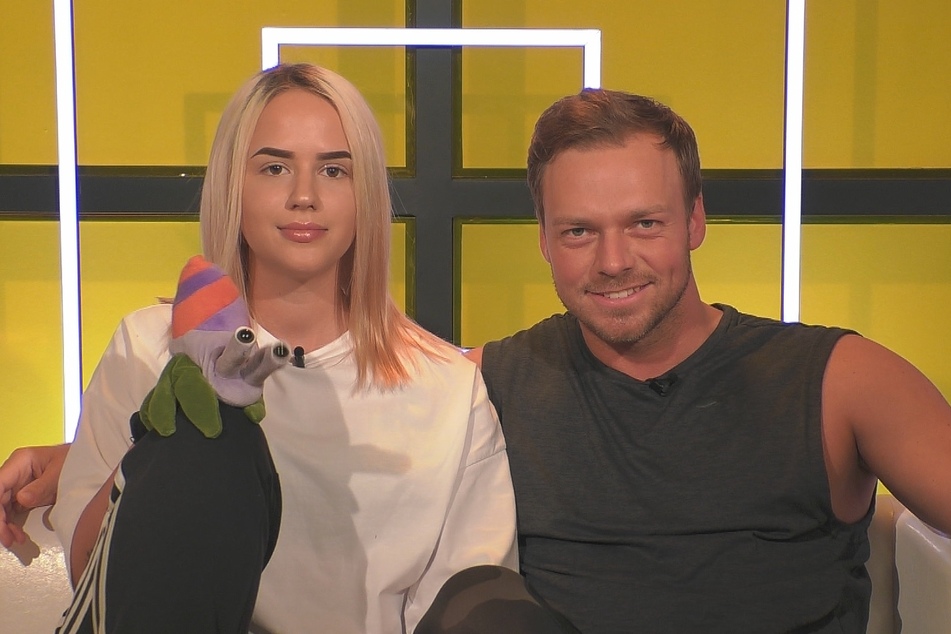 Gina (19) und Philipp (30): Neue Dauer-Paarungen für die Woche - sie müssen alles gemeinsam tun.