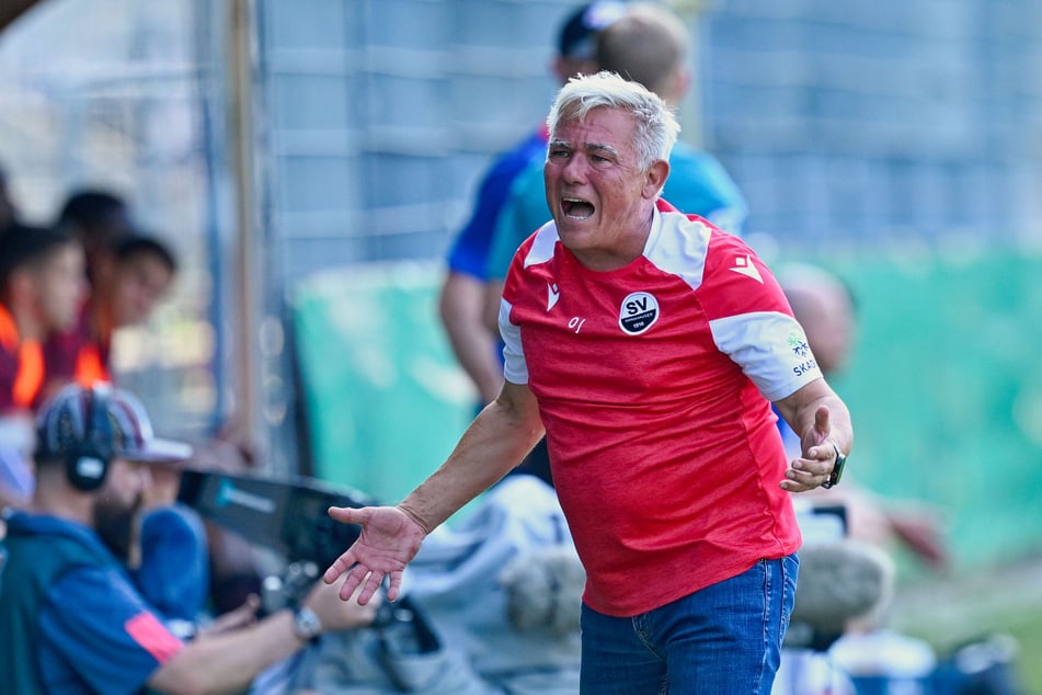 Olaf Janßen (58) hadert mit seinem Team. Den Saisonstart des SV Sandhausen hat sich der erfahrene Trainer anders vorgestellt.