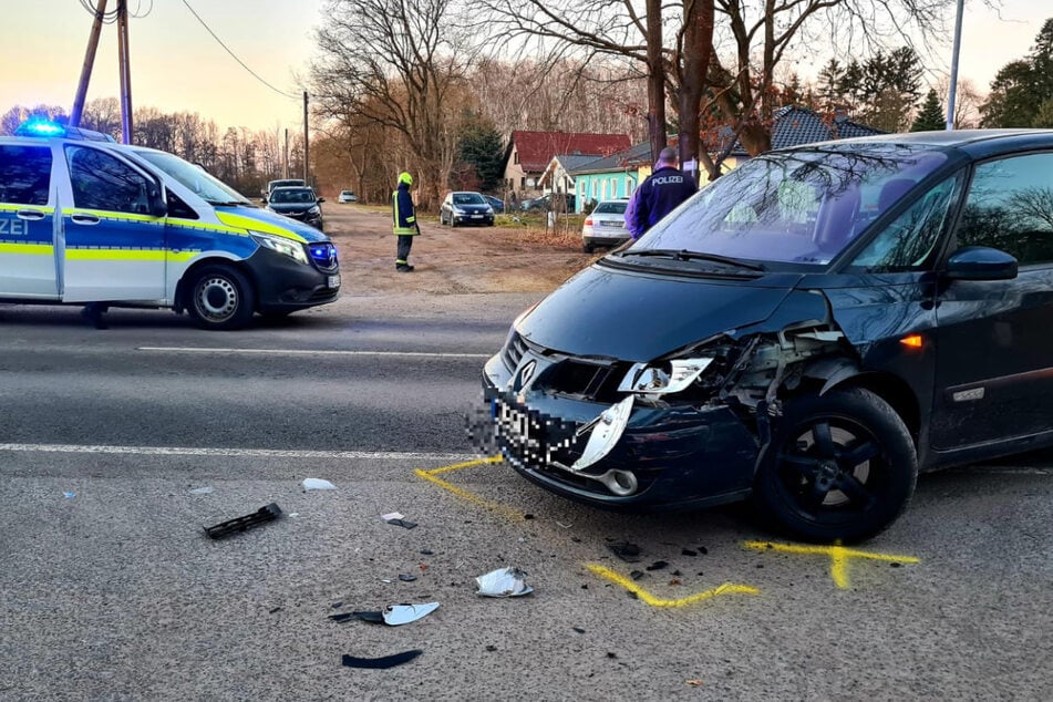 Die Polizei sichert die Unfallstelle.