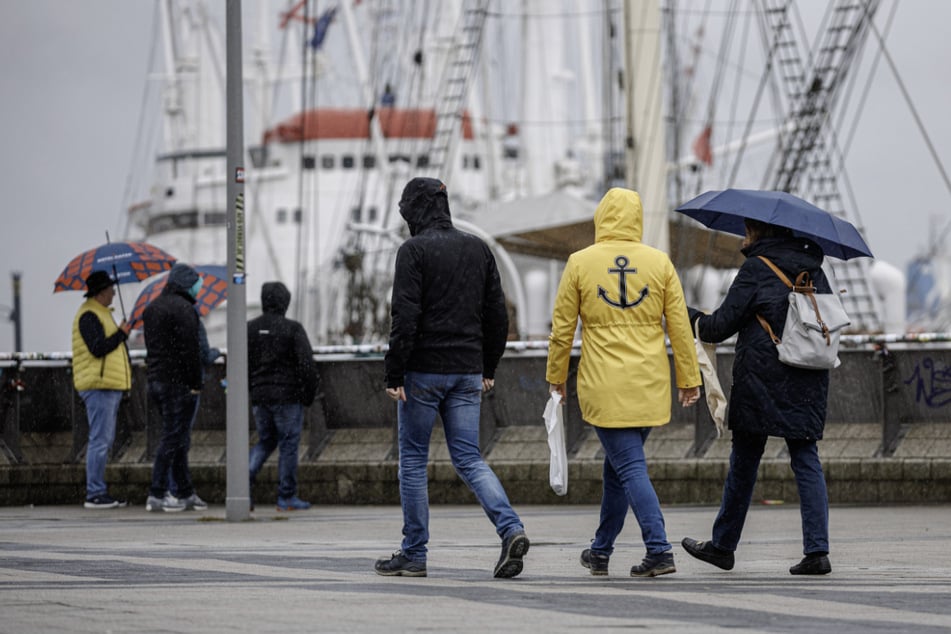 Im Norden müssen die Regenjacken ausgepackt werden.