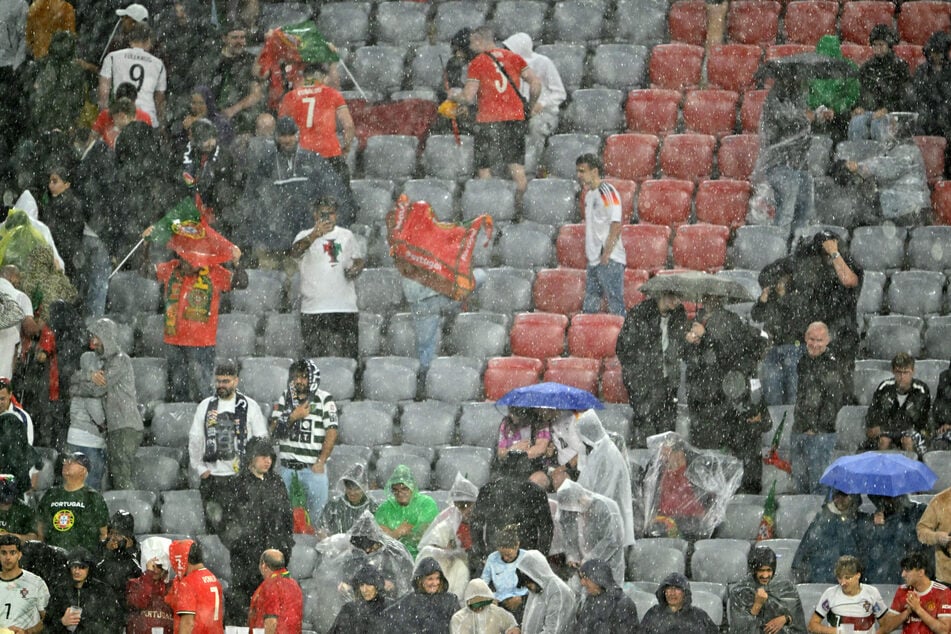 Die Zuschauer in der Allianz Arena müssen sich heute auf eigenwillige Witterungsbedingungen einstellen.