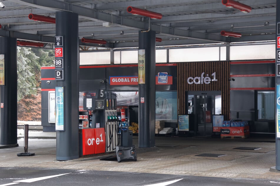 Normalerweise herrscht am Wochenende an der Grenz-Tankstelle in Tschechien reges Treiben. Doch wegen eines Stromausfalls ging hier am Sonntag nichts mehr.