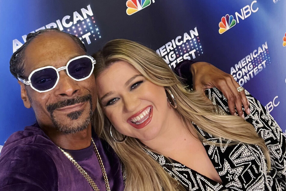 Co-hosts Snoop Dogg (l.) and Kelly Clarkson (r.) could use more airtime providing colorful live commentary during and after performances.