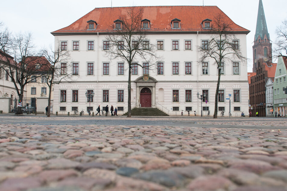 Das Urteil gegen ein Ehepaar und dessen Sohn wird vor dem Lüneburger Landgericht erwartet. (Archivbild)