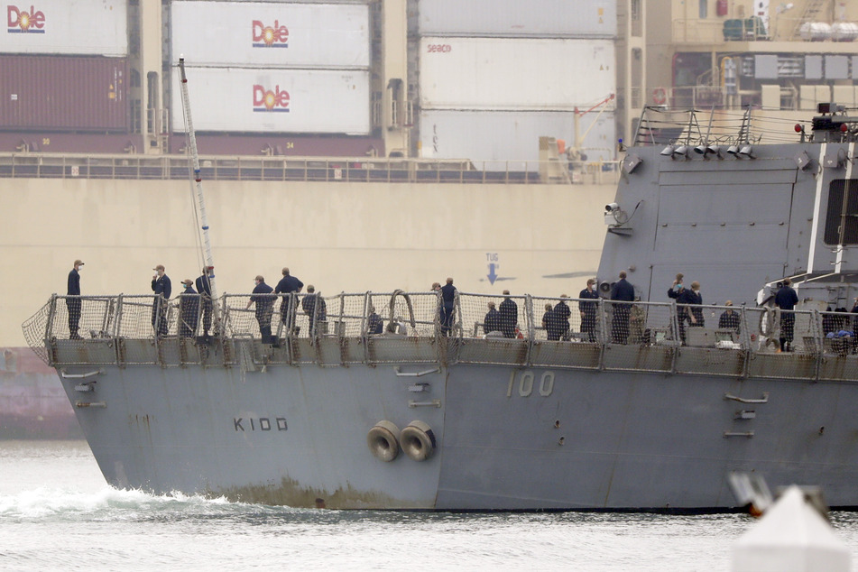 Die «USS Kidd» passiert die Innenstadt von San Diego auf dem Weg zum Marinestützpunkt.