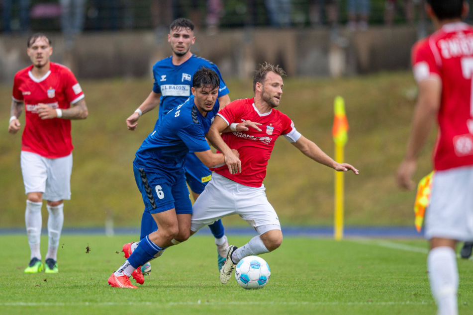 Zweikampfführung? Nicht vorhanden. Hier ließ sich FSV-Kapitän Mike Könnecke (35, r.) viel zu leicht von Gabriel Figurski (23) abkochen.