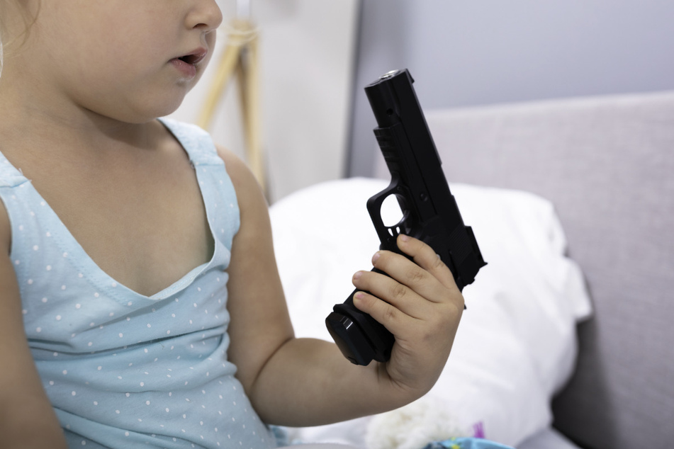 In den USA tötete sich ein Junge (†3) mit einer Schusswaffe seines Vaters. (Symbolbild)