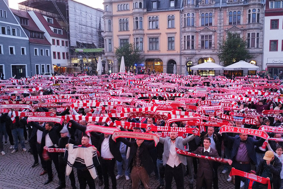 Gänsehaut garantiert! Seid beim großen Fanmarsch zum Westsachsenstadion am 17. März dabei.
