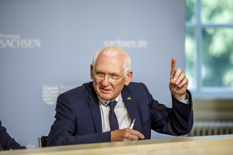 "Weder redlich noch solide": Dr. Klaus Heckemann (65), Vorstandsvorsitzender der KV Sachsen, warnt vor den Plänen der MVZ-Gruppe "DerArzt".