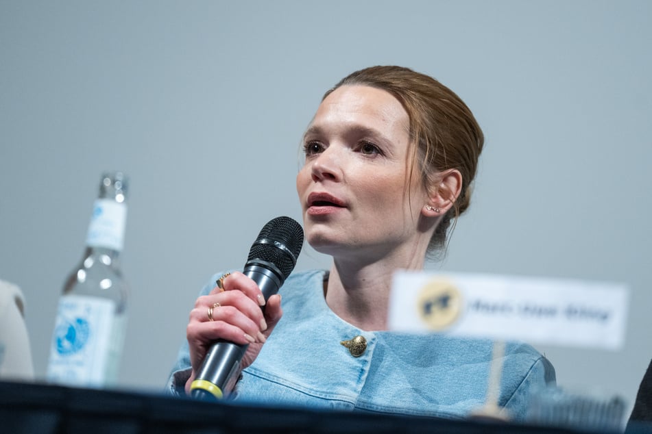 Laut Schauspielerin Karoline Herfurth (41) gibt es für das Publikum nach der Aufzeichnung eine Liveshow.