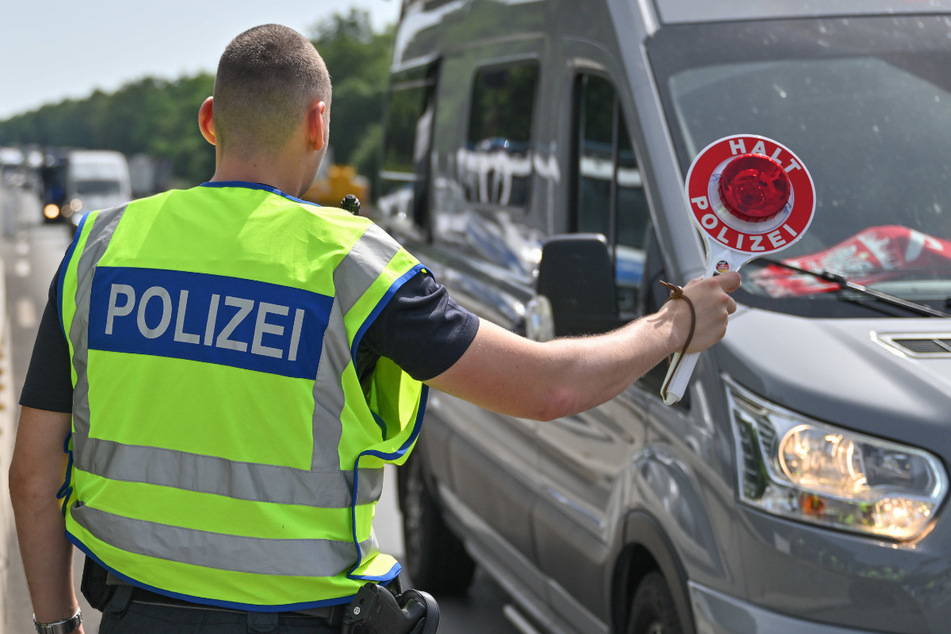 Solche Bilder soll es nach Wunsch des CDU-Chefs bald wieder öfter an Deutschlands Grenzen geben.