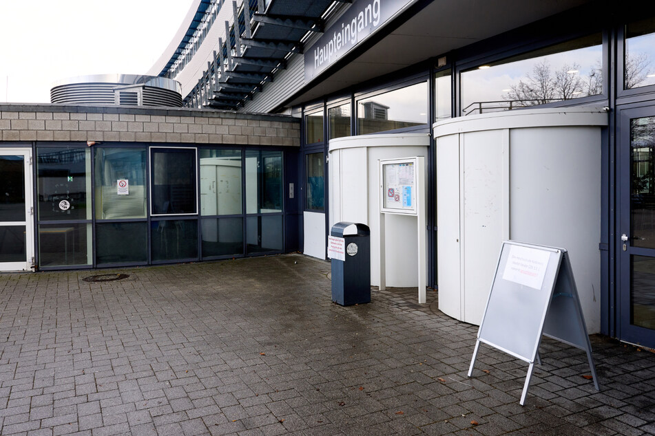 Die Eingangstüren des Hauptgebäudes der Hochschule Koblenz blieben am Donnerstag geschlossen.