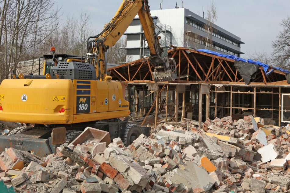 Asbest, Unrat, Berge von Müll: "Regenbogenhaus"-Abriss wird zum Sortier-Puzzle