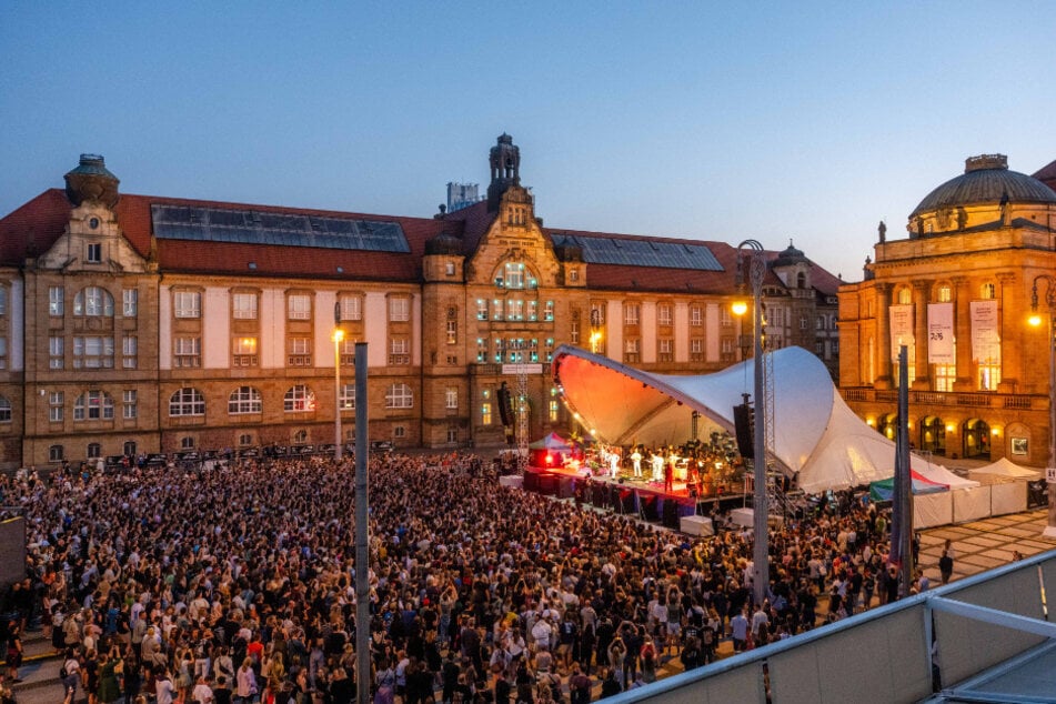 Wer sich am Programm des beliebten KOSMOS-Festivals beteiligen möchte, kann sich noch bis zum 22. April bewerben.