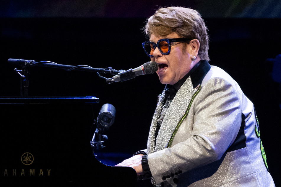 Elton John (76) musste sein Konzert in Mannheim aus gesundheitlichen Gründen absagen.
